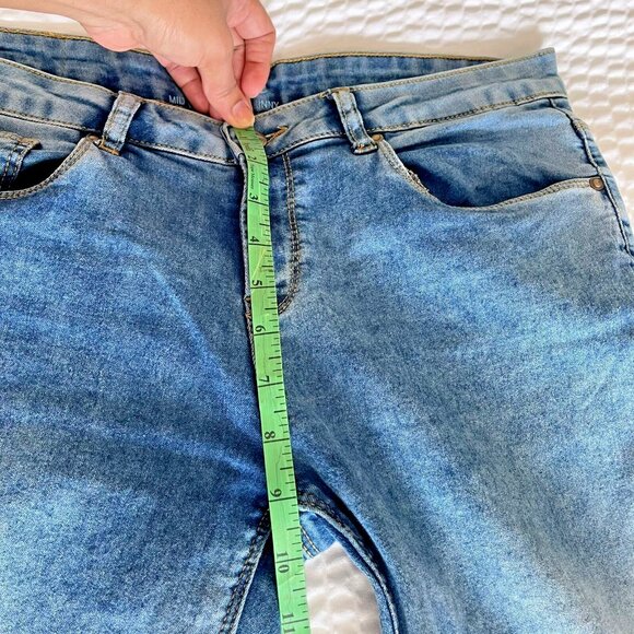 Bundle It! Cherokee Women's Mid Waist Ankle Blue Denim 5 Pocket Jeans Size 30 - Picture 11 of 12